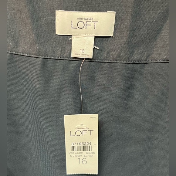 LOFT Navy Mini Skirt. Size 16 - Picture 3 of 4